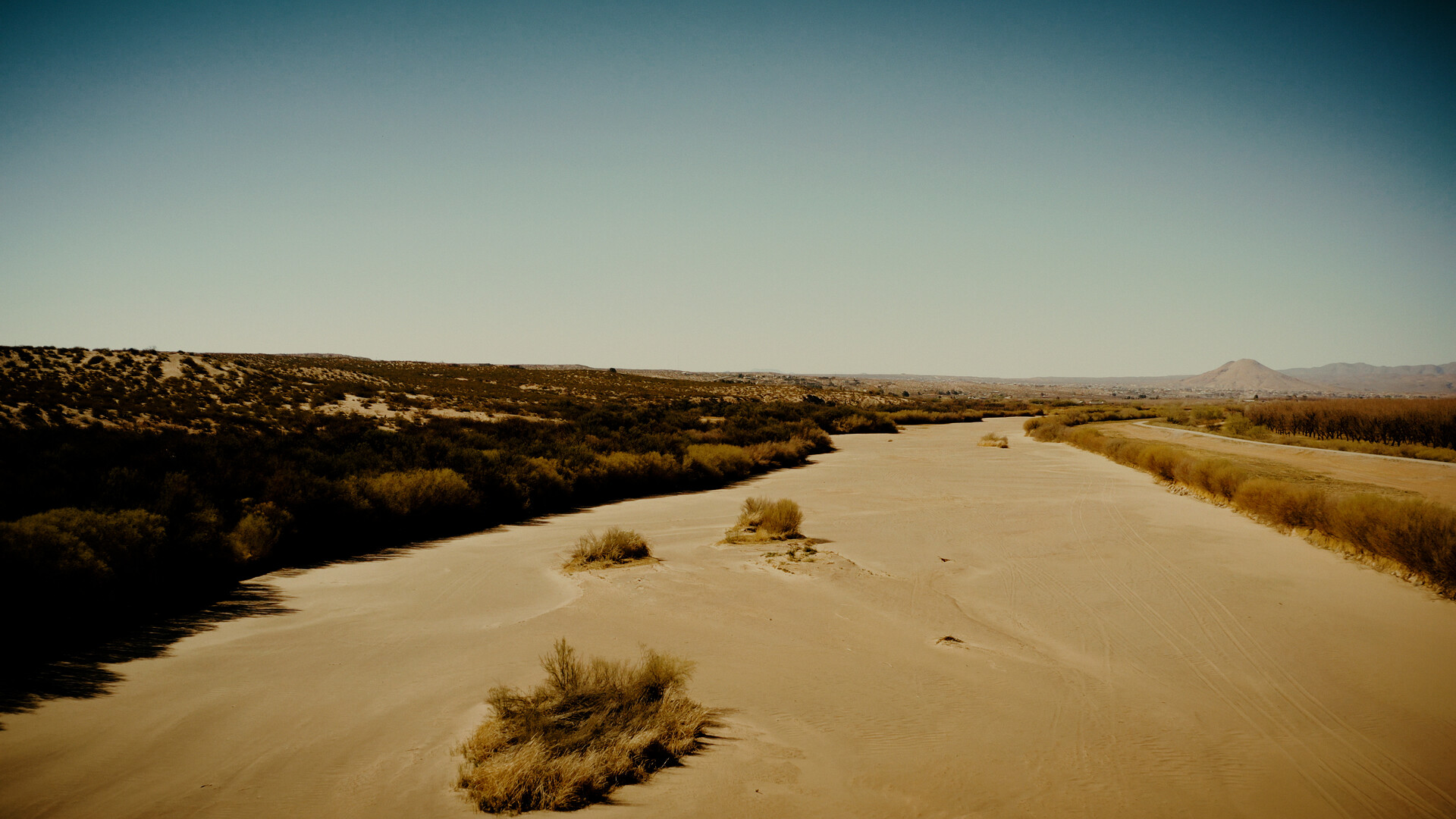 Dry Rio River Bed